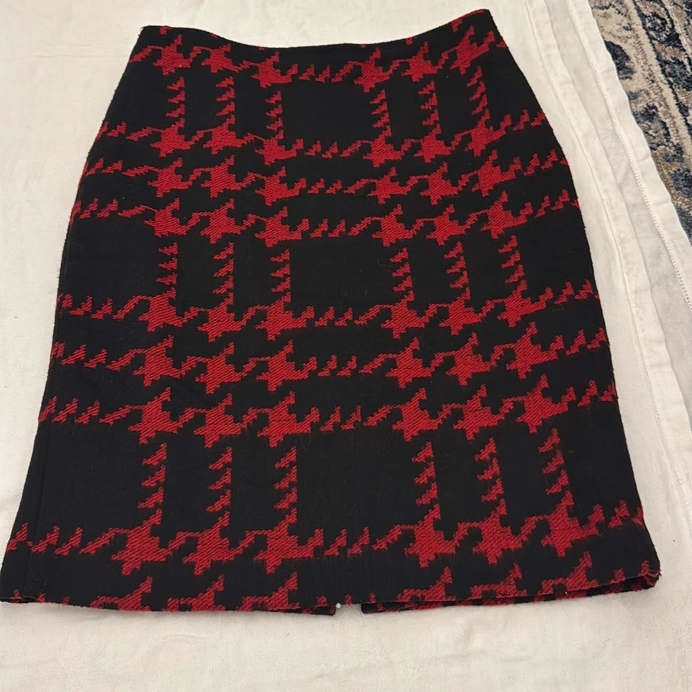 Talbots plaid polyester midi skirt.  Size 4. Excellent condition.